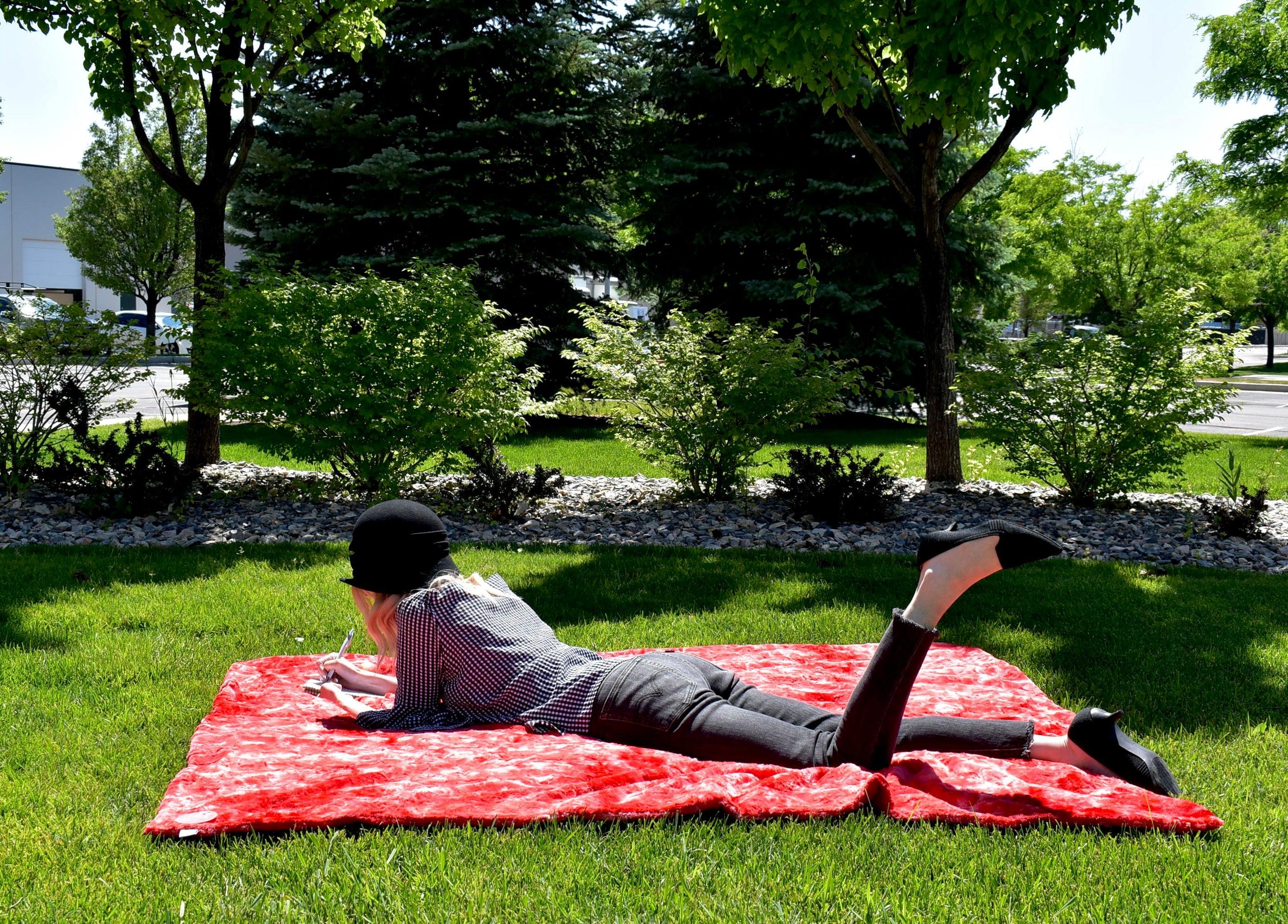 Embracing the Summer Chill: The Unexpected Benefits of Using a Blanket in Warm Weather - Sew Sweet Minky Designs