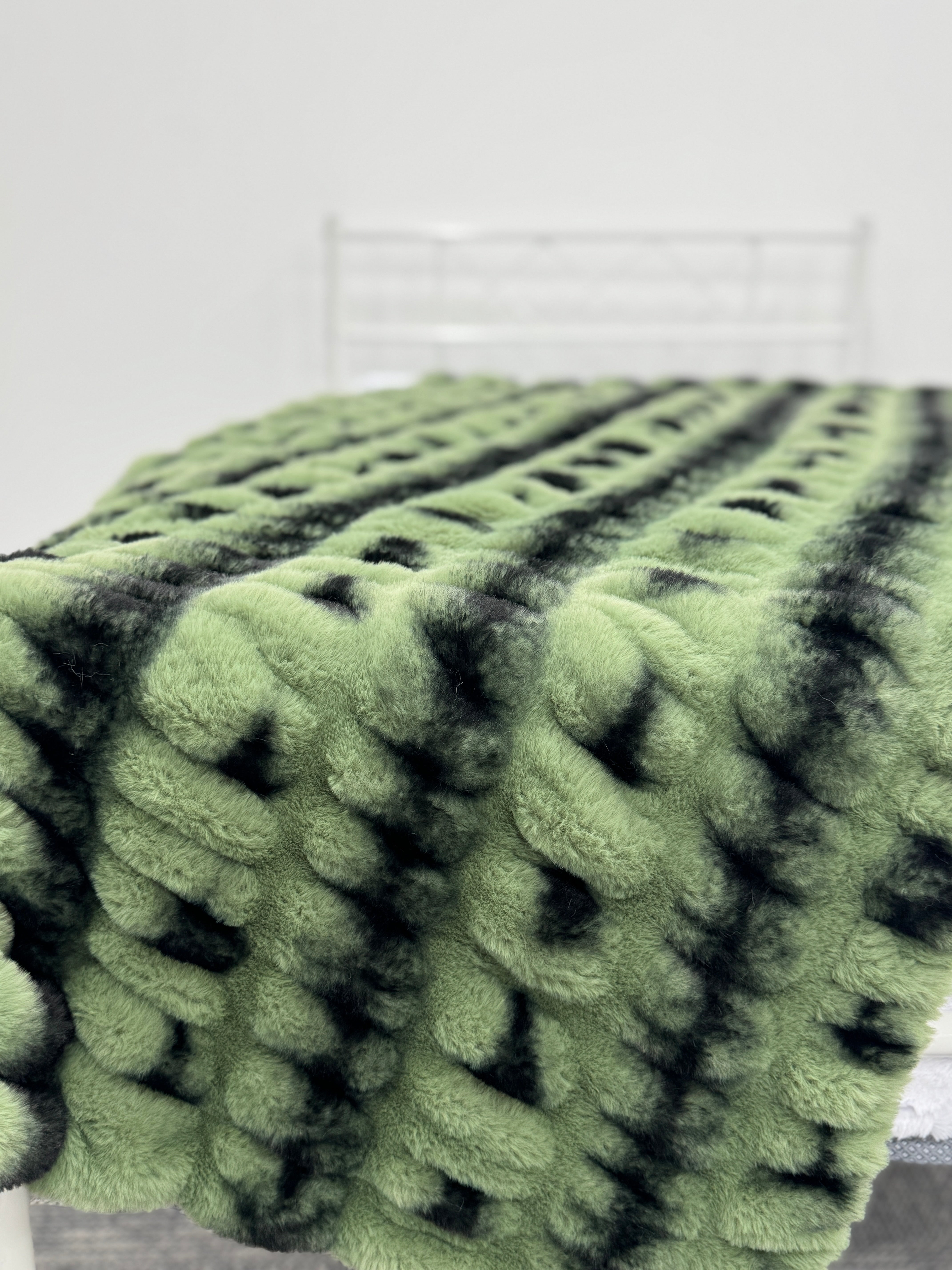 Milan Luca Ivy Minky Blanket