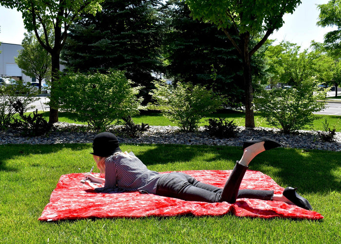 Embracing the Summer Chill: The Unexpected Benefits of Using a Blanket in Warm Weather - Sew Sweet Minky Designs