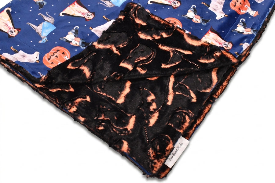 Howl-oween / Frosted Spooky Molten - Throw Embrace